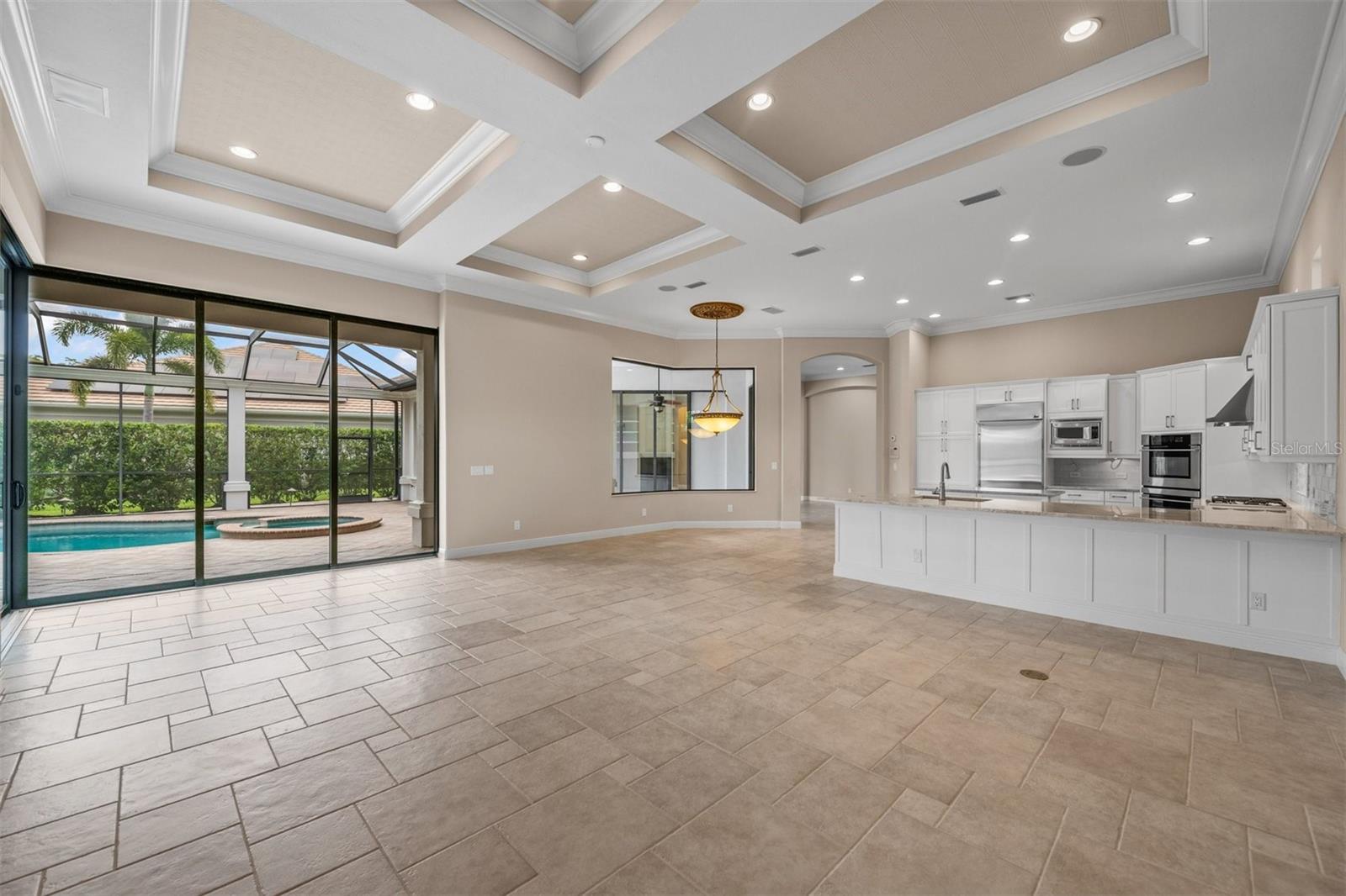 FOUNDERS CLUB - Residential