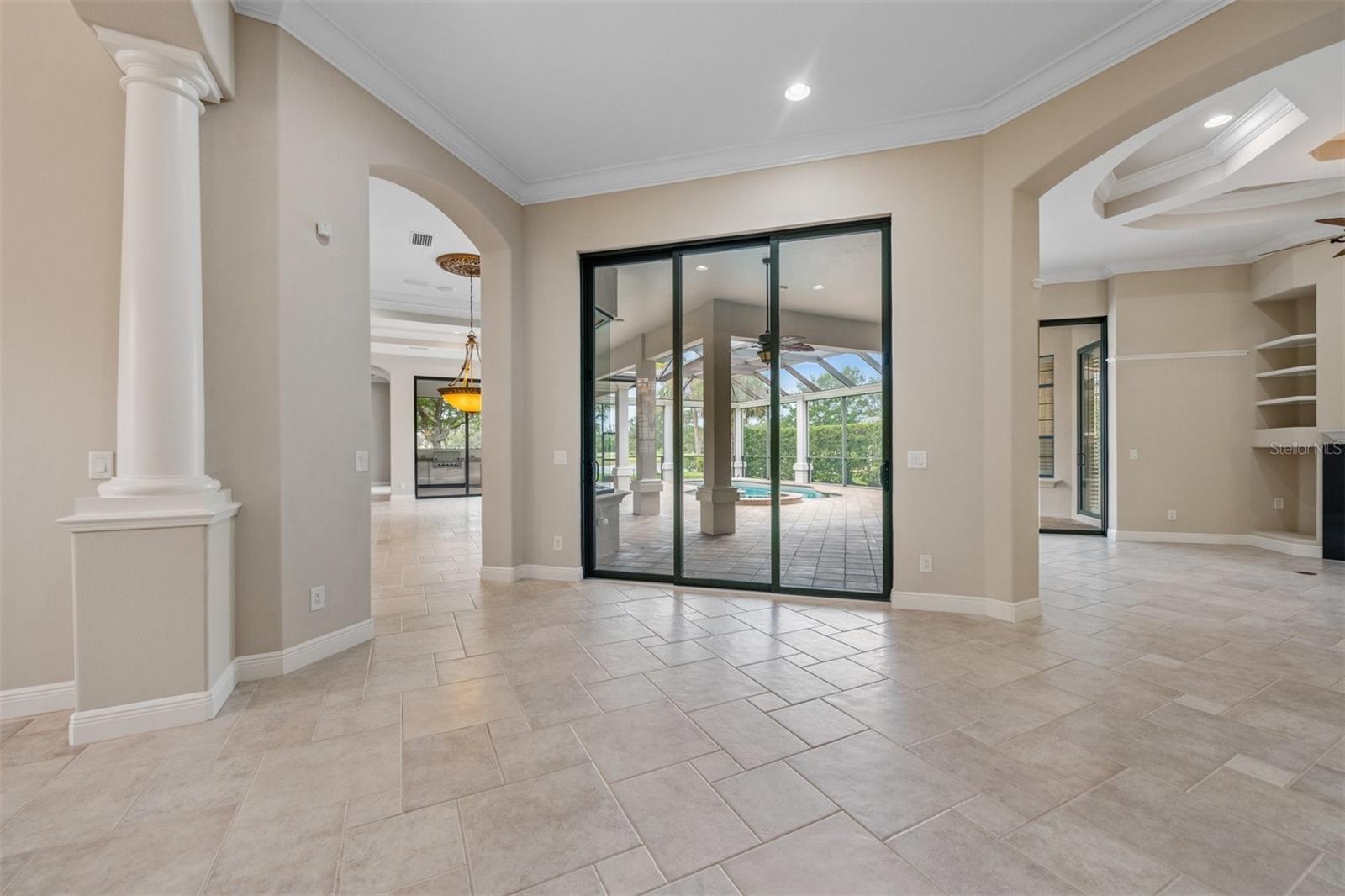 FOUNDERS CLUB - Residential