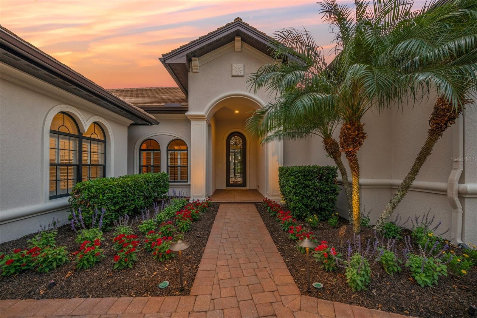 FOUNDERS CLUB - Residential