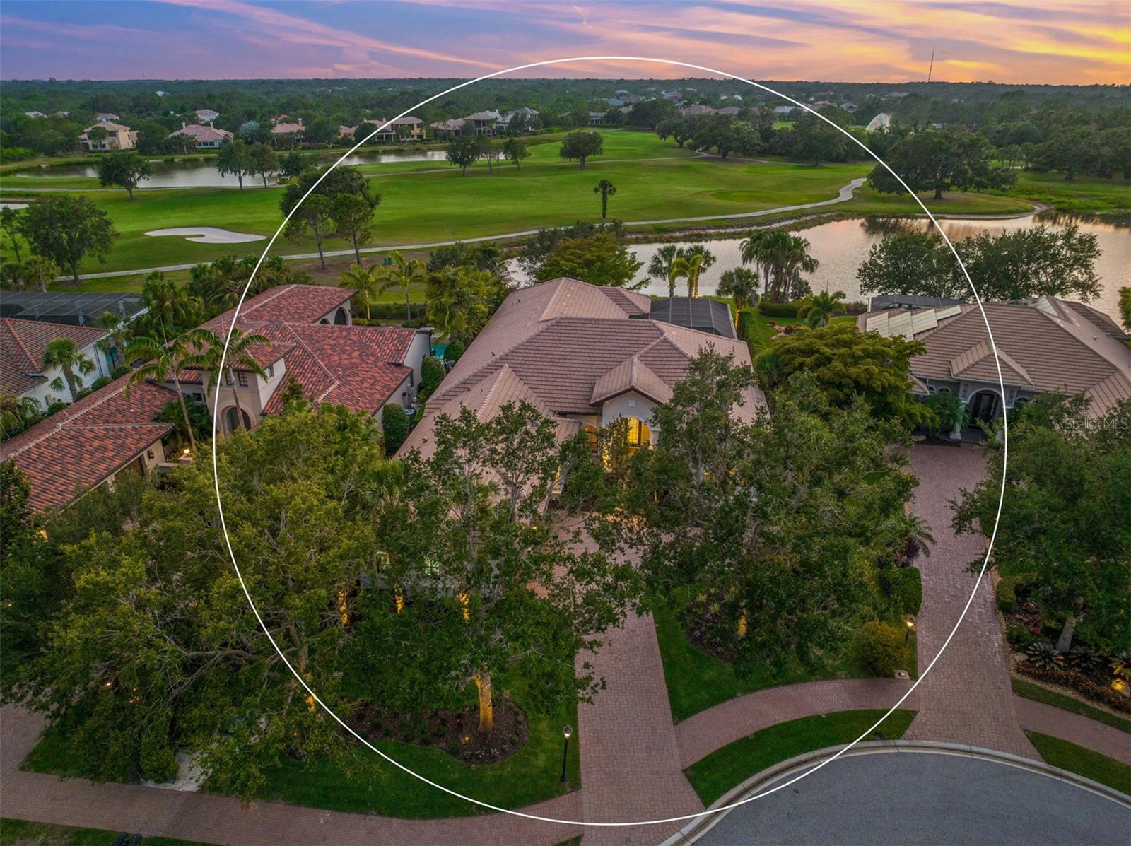 FOUNDERS CLUB - Residential