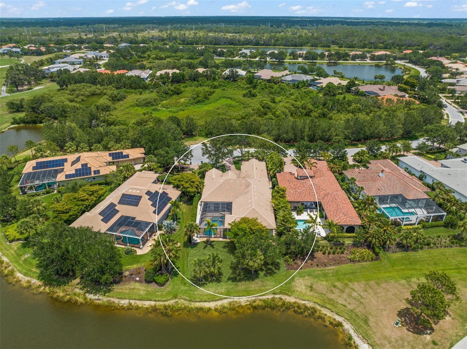 FOUNDERS CLUB - Residential