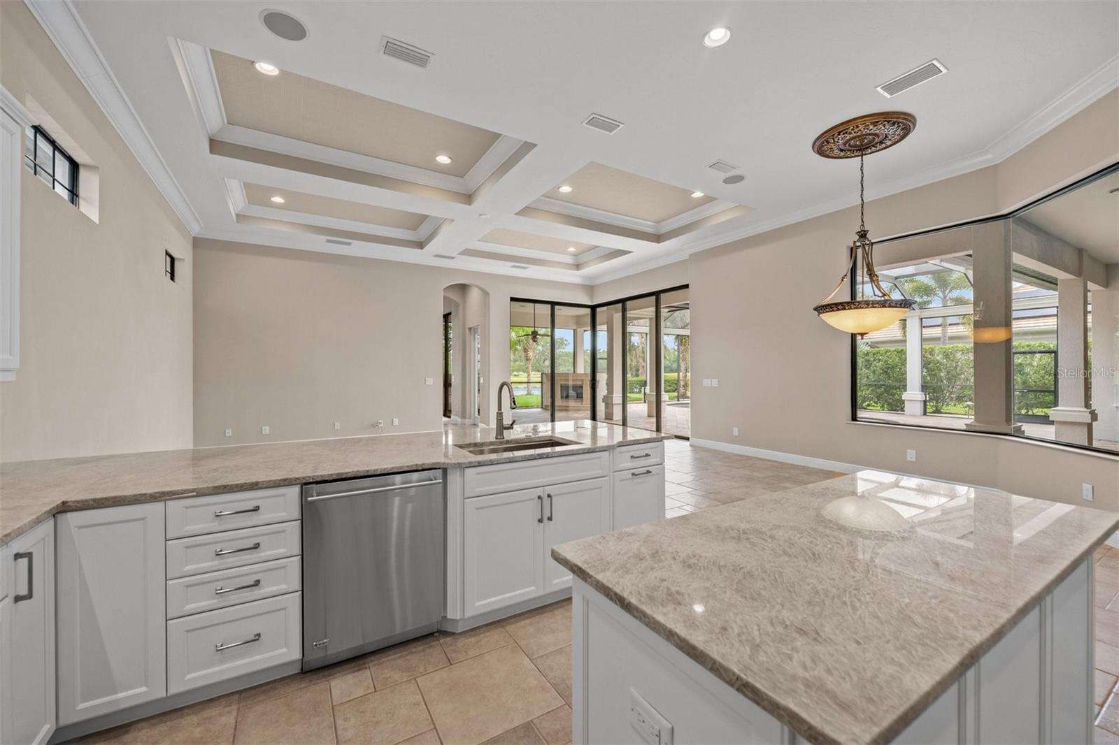 FOUNDERS CLUB - Residential