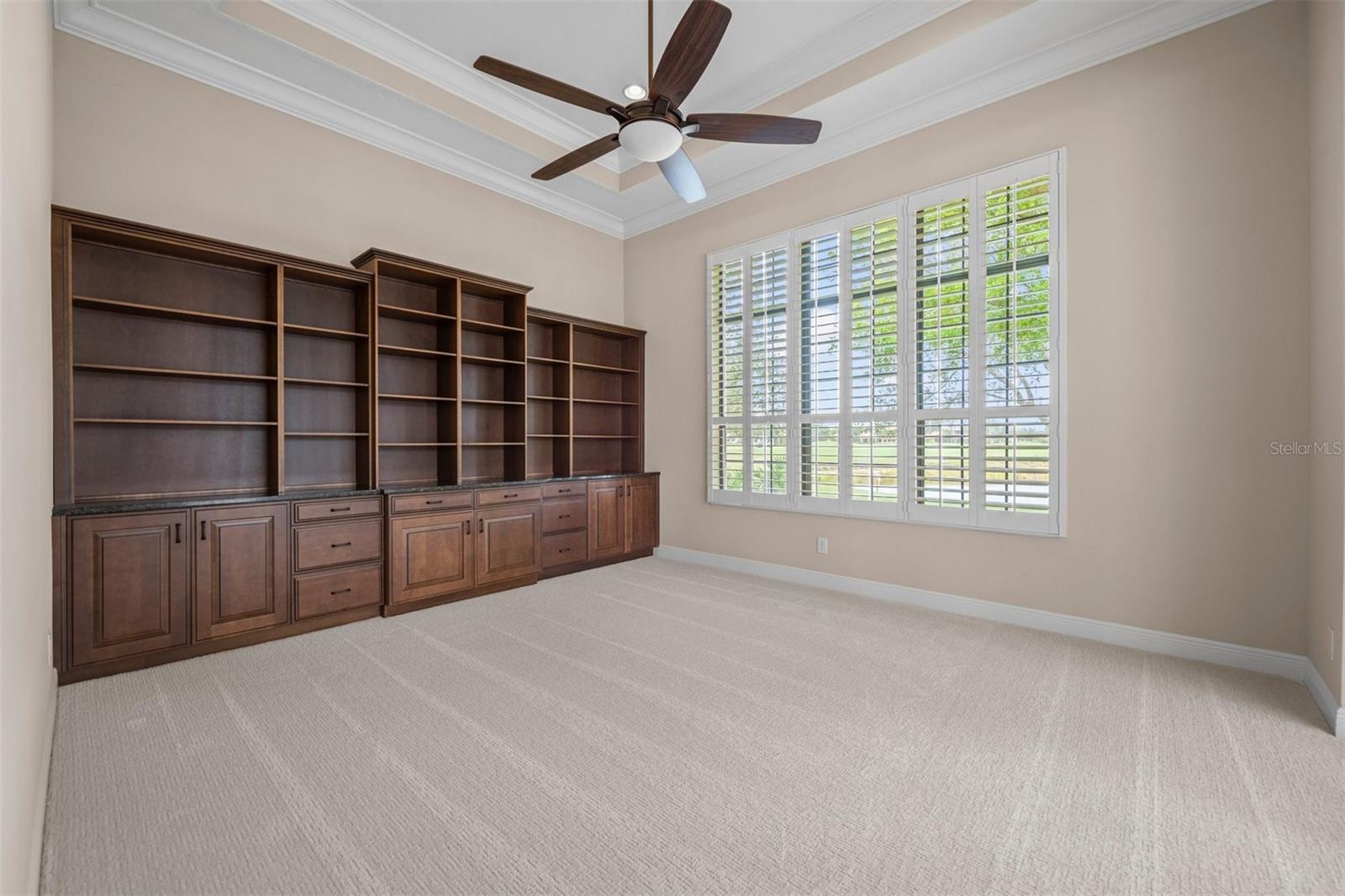 FOUNDERS CLUB - Residential