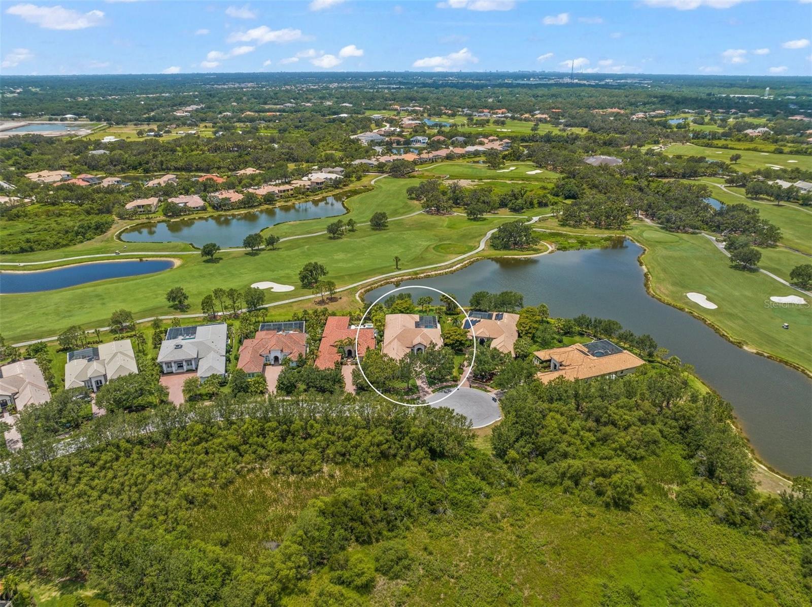 FOUNDERS CLUB - Residential