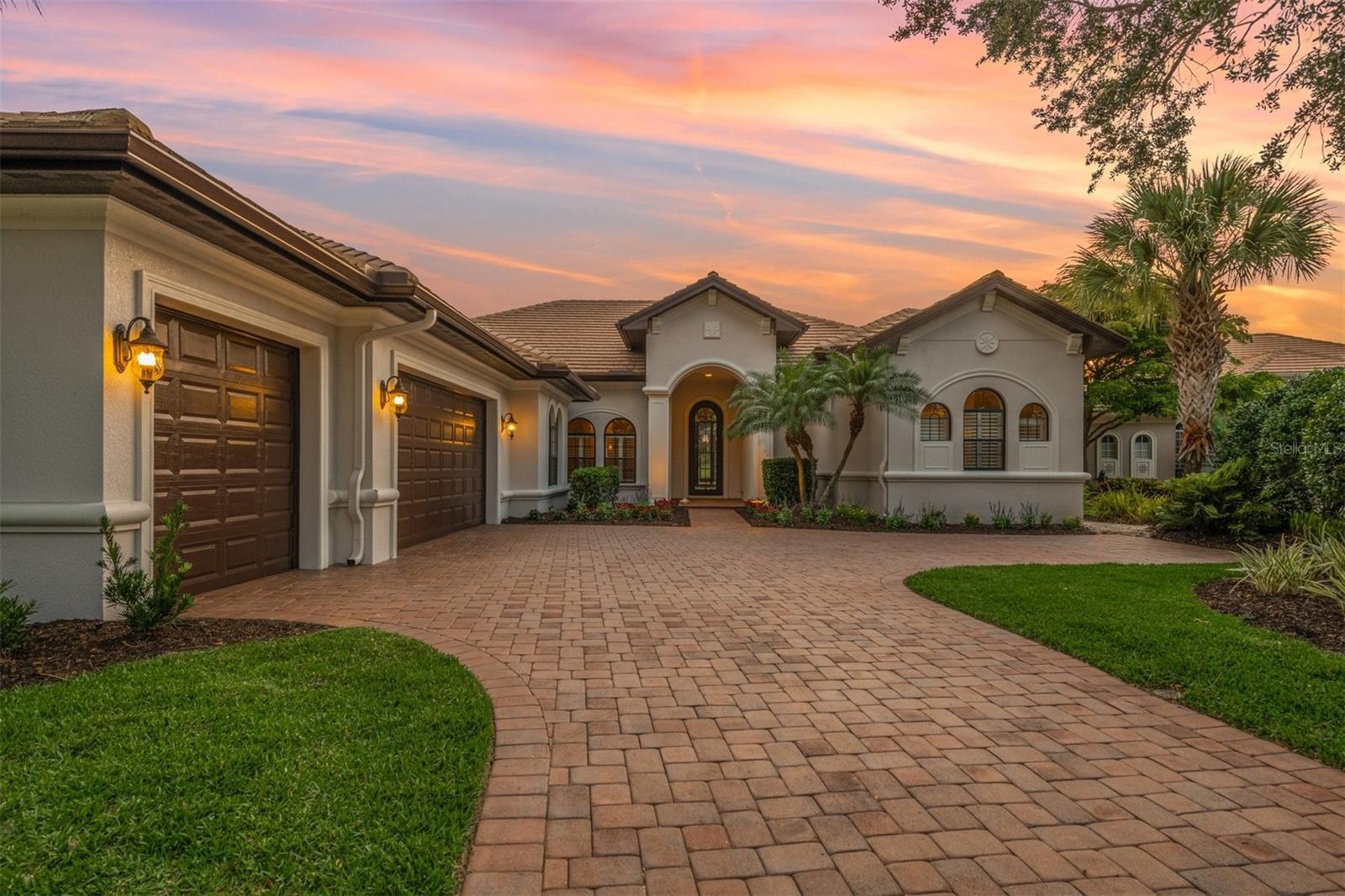 FOUNDERS CLUB - Residential