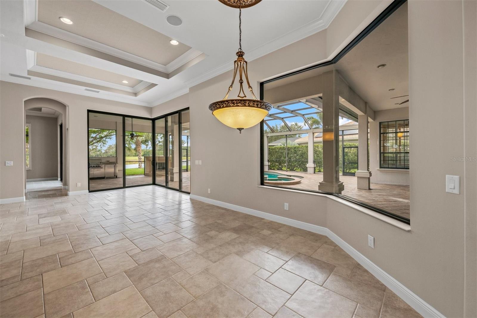 FOUNDERS CLUB - Residential