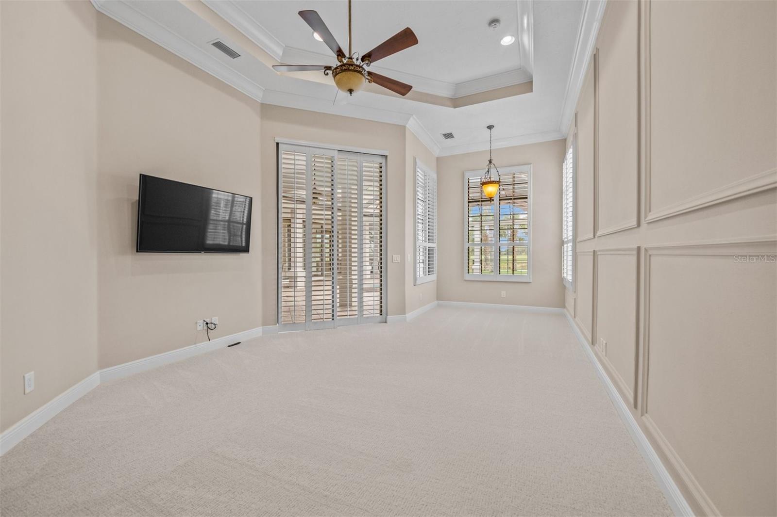 FOUNDERS CLUB - Residential