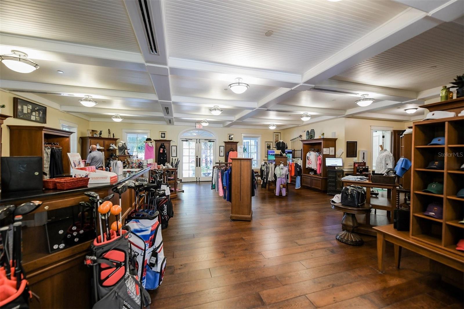 FOUNDERS CLUB - Residential