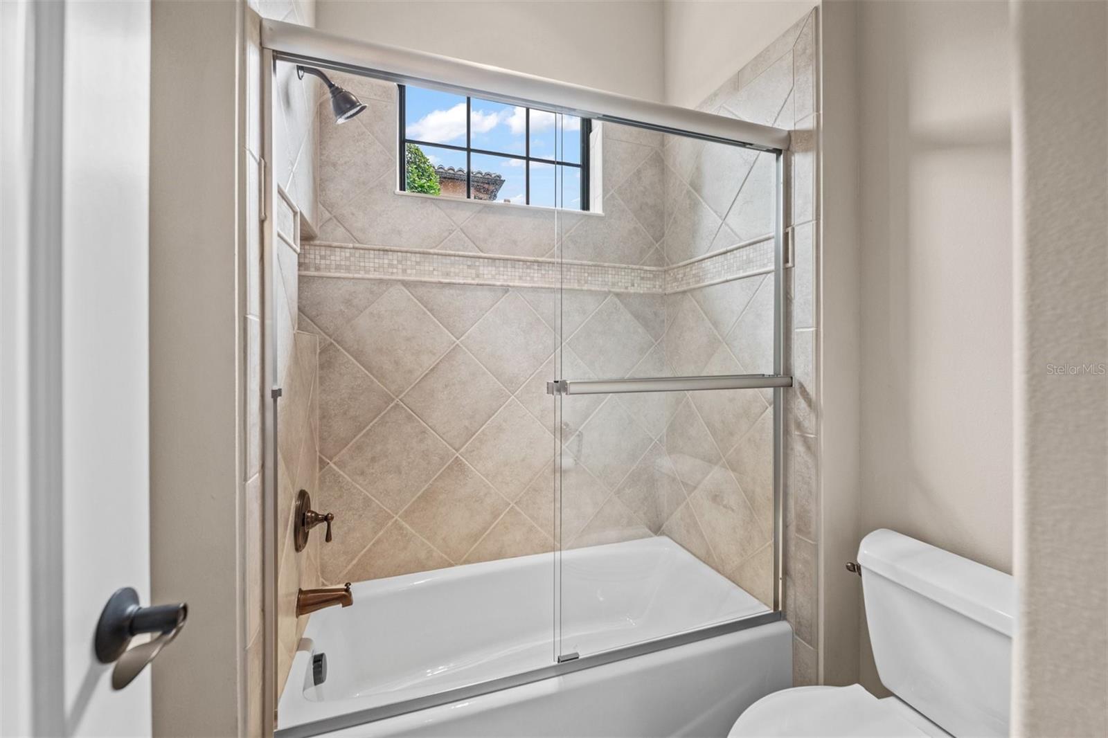 FOUNDERS CLUB - Residential