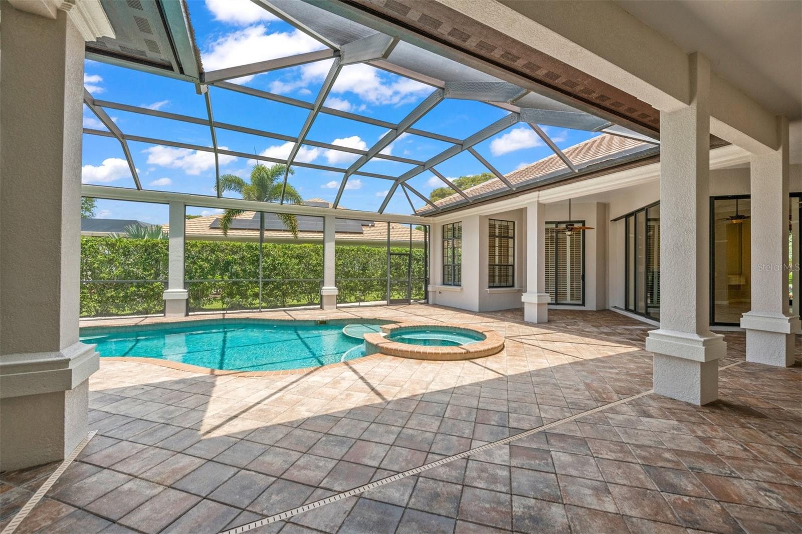 FOUNDERS CLUB - Residential