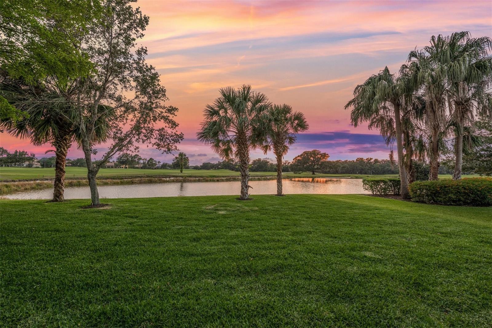 FOUNDERS CLUB - Residential