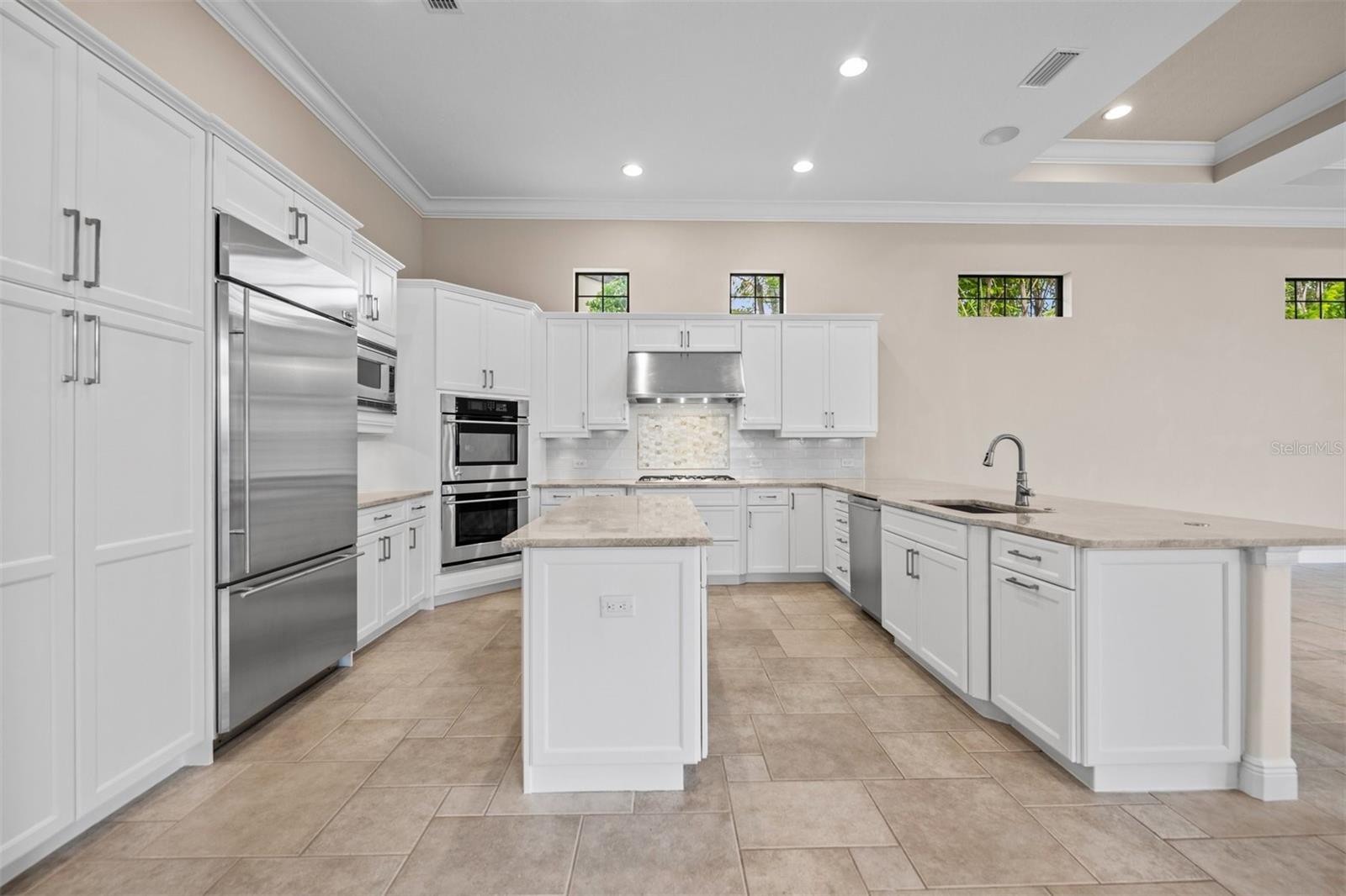 FOUNDERS CLUB - Residential