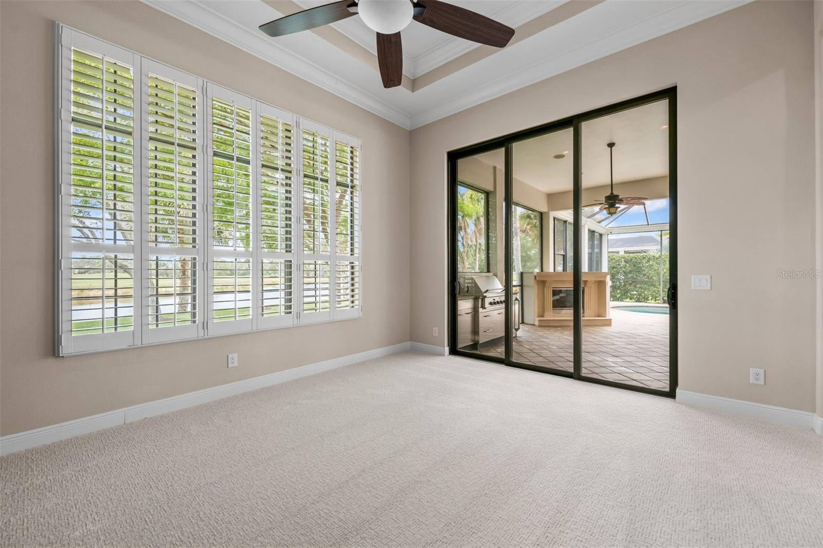 FOUNDERS CLUB - Residential