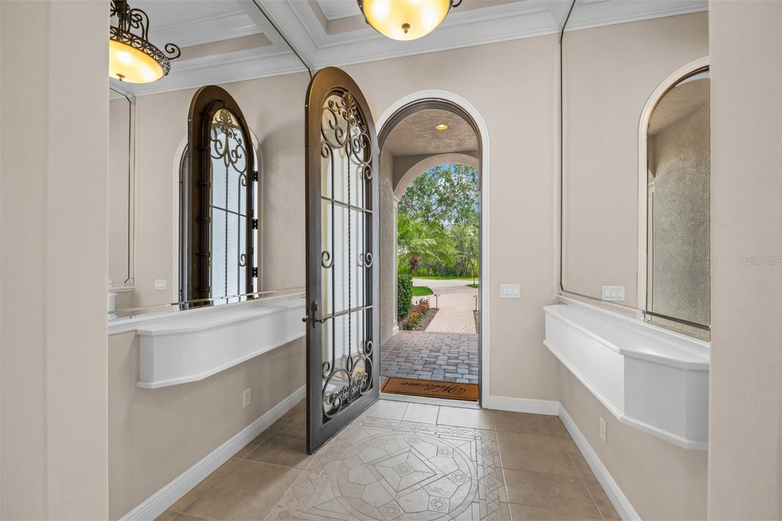 FOUNDERS CLUB - Residential