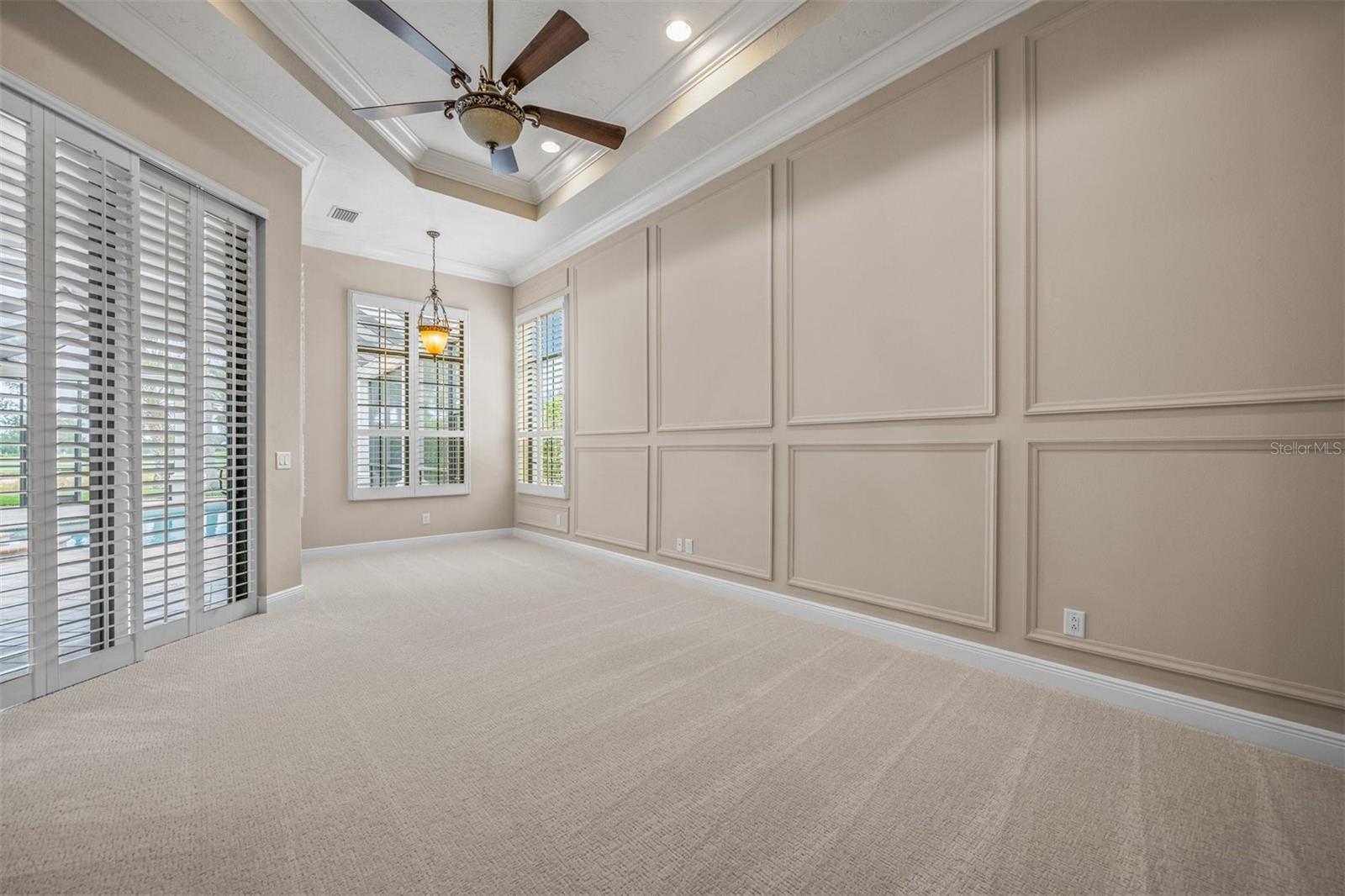 FOUNDERS CLUB - Residential