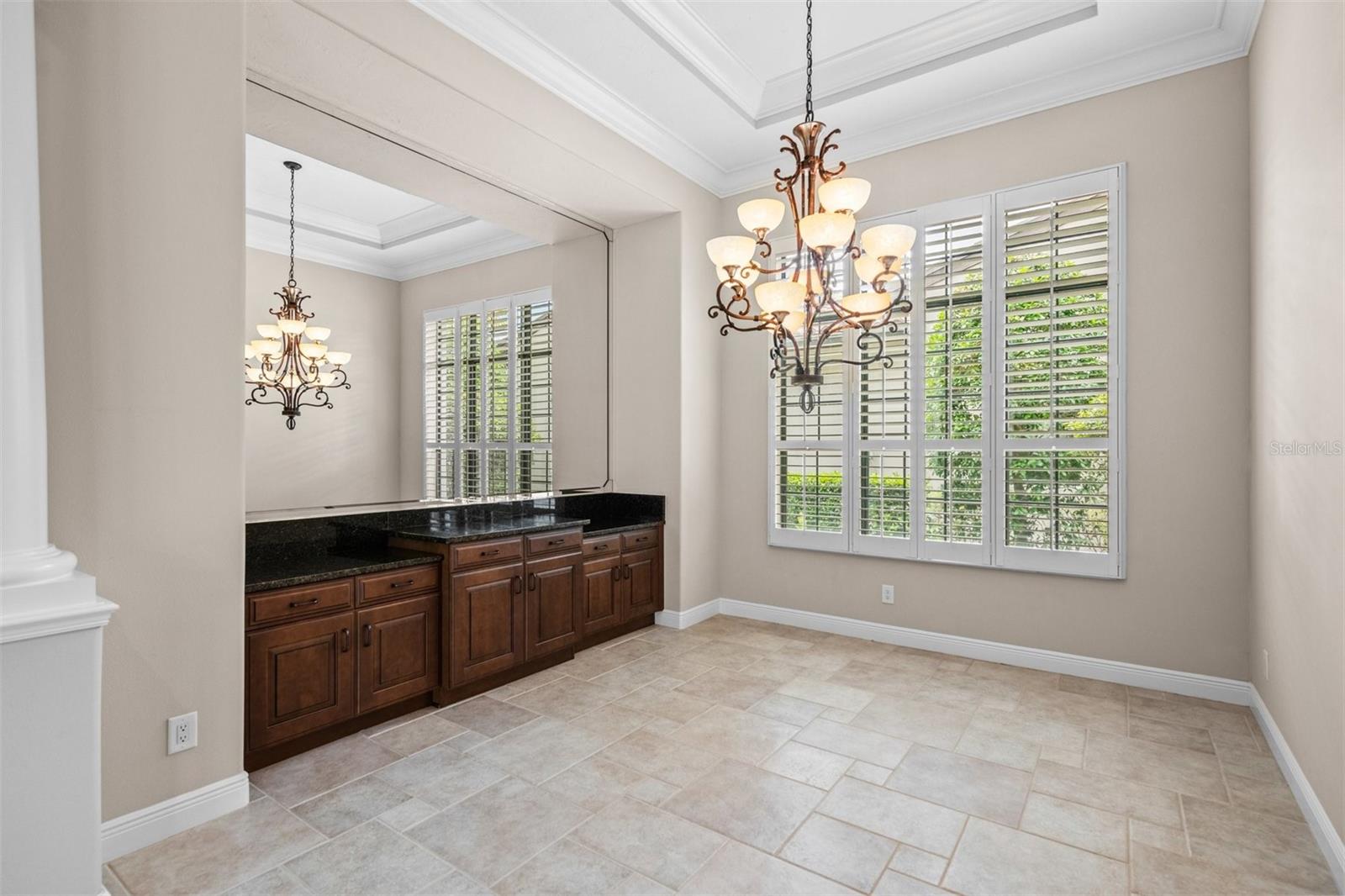 FOUNDERS CLUB - Residential