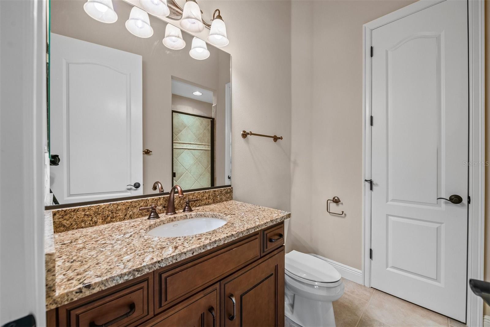 FOUNDERS CLUB - Residential