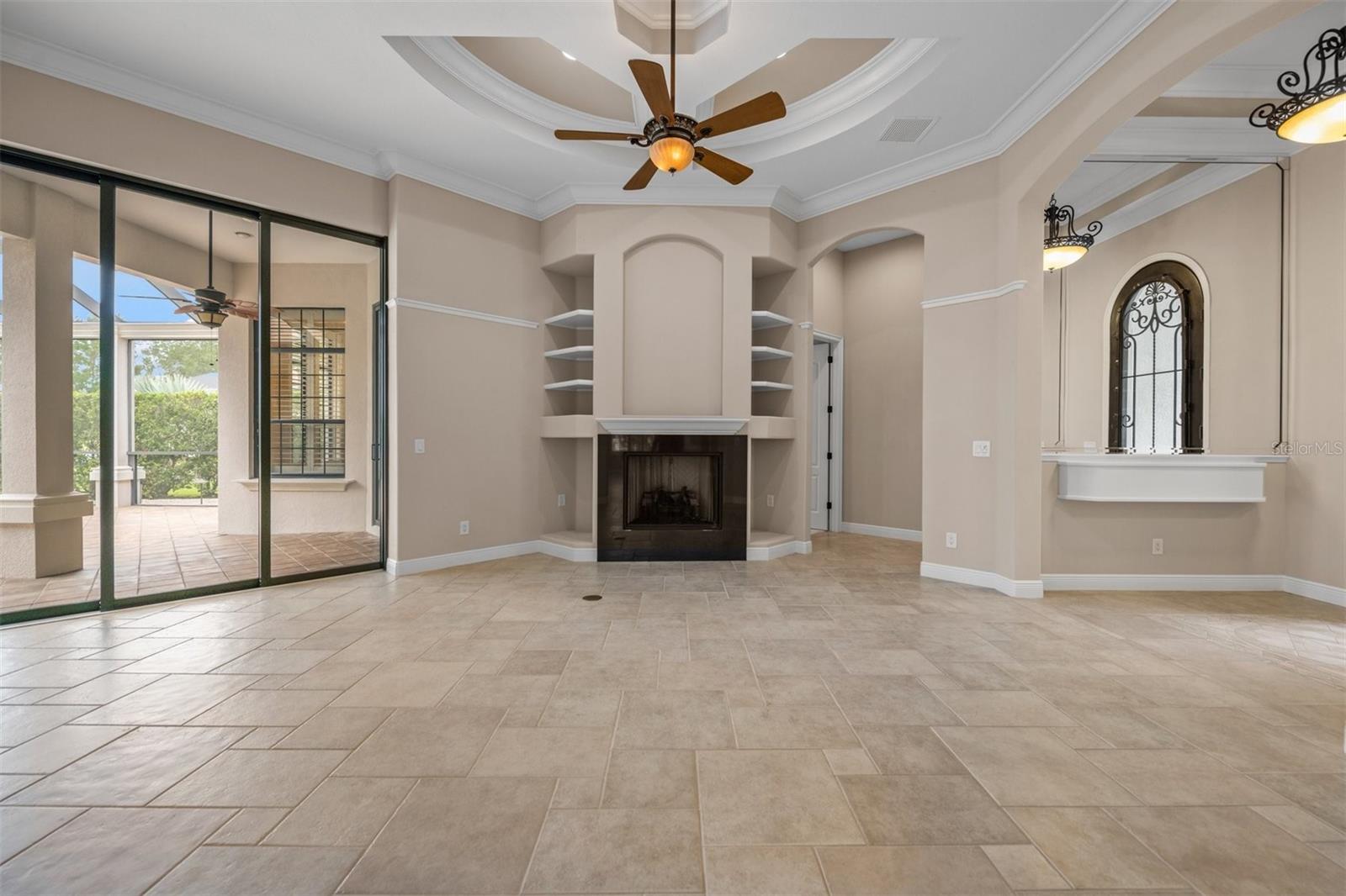 FOUNDERS CLUB - Residential