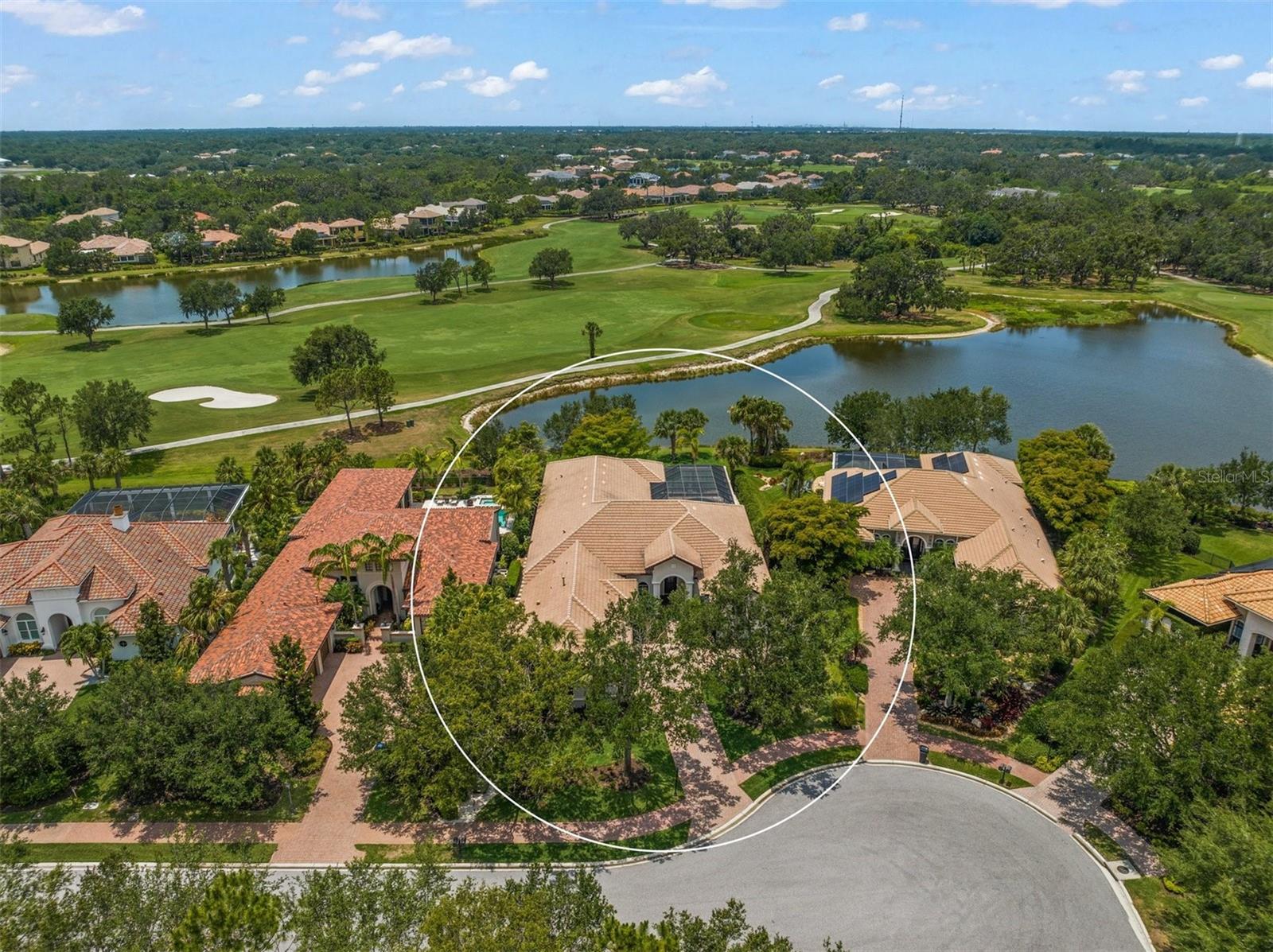 FOUNDERS CLUB - Residential