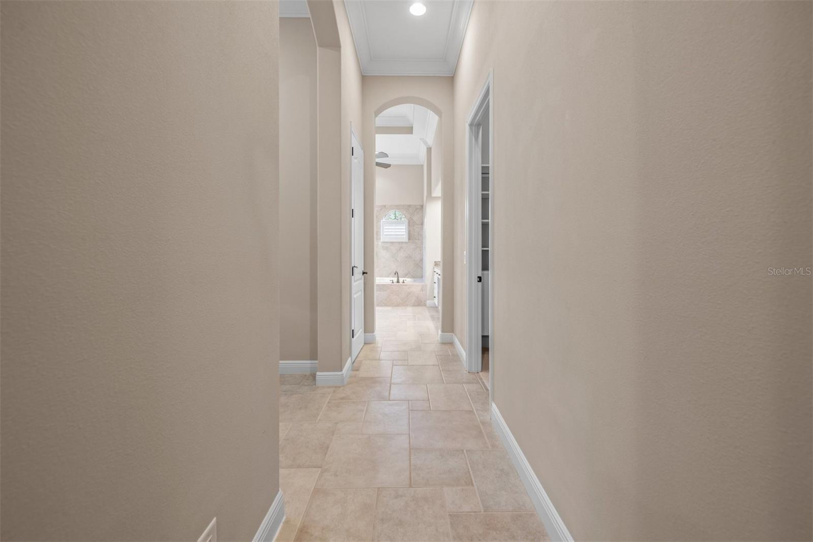 FOUNDERS CLUB - Residential