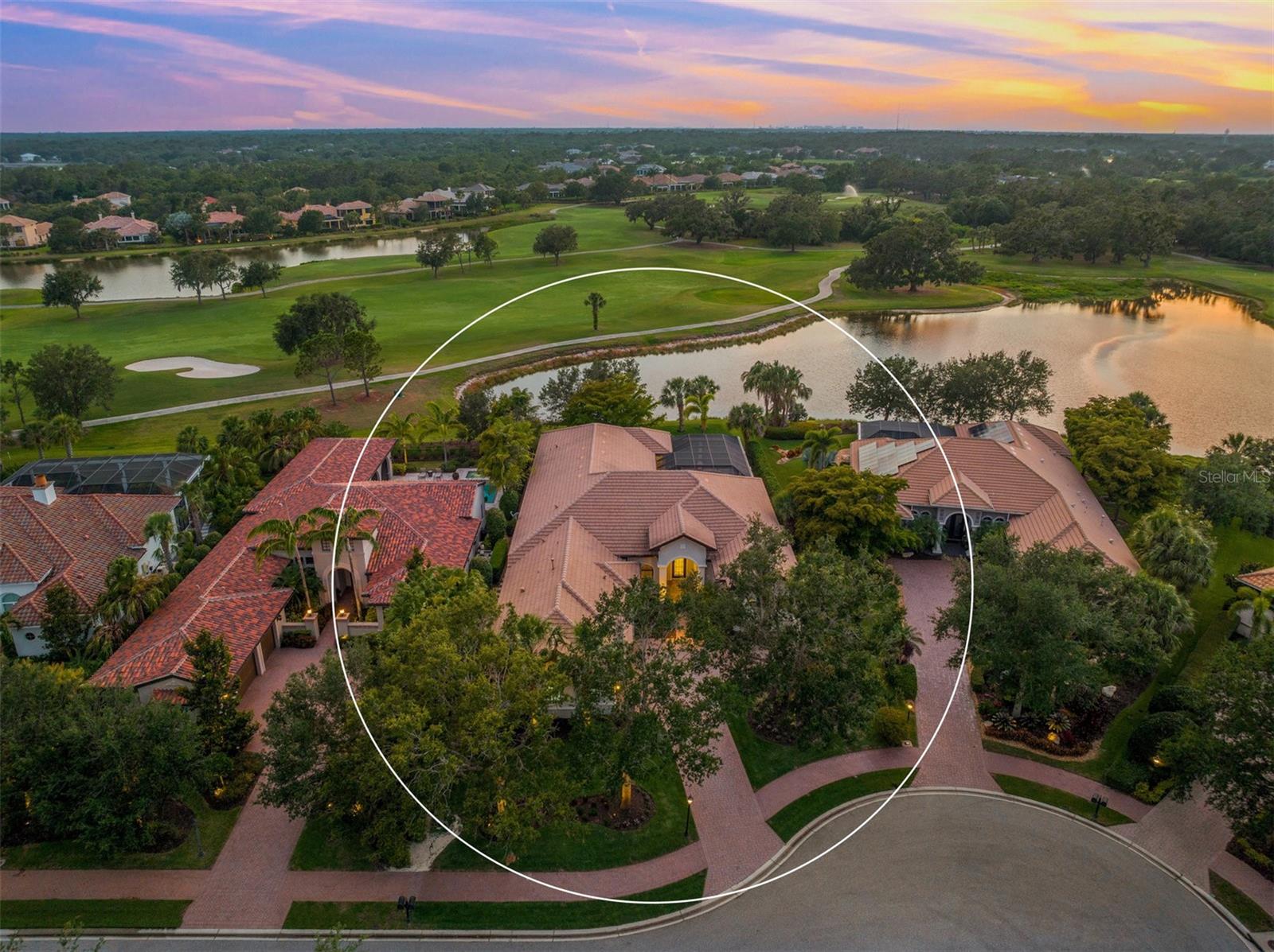 FOUNDERS CLUB - Residential