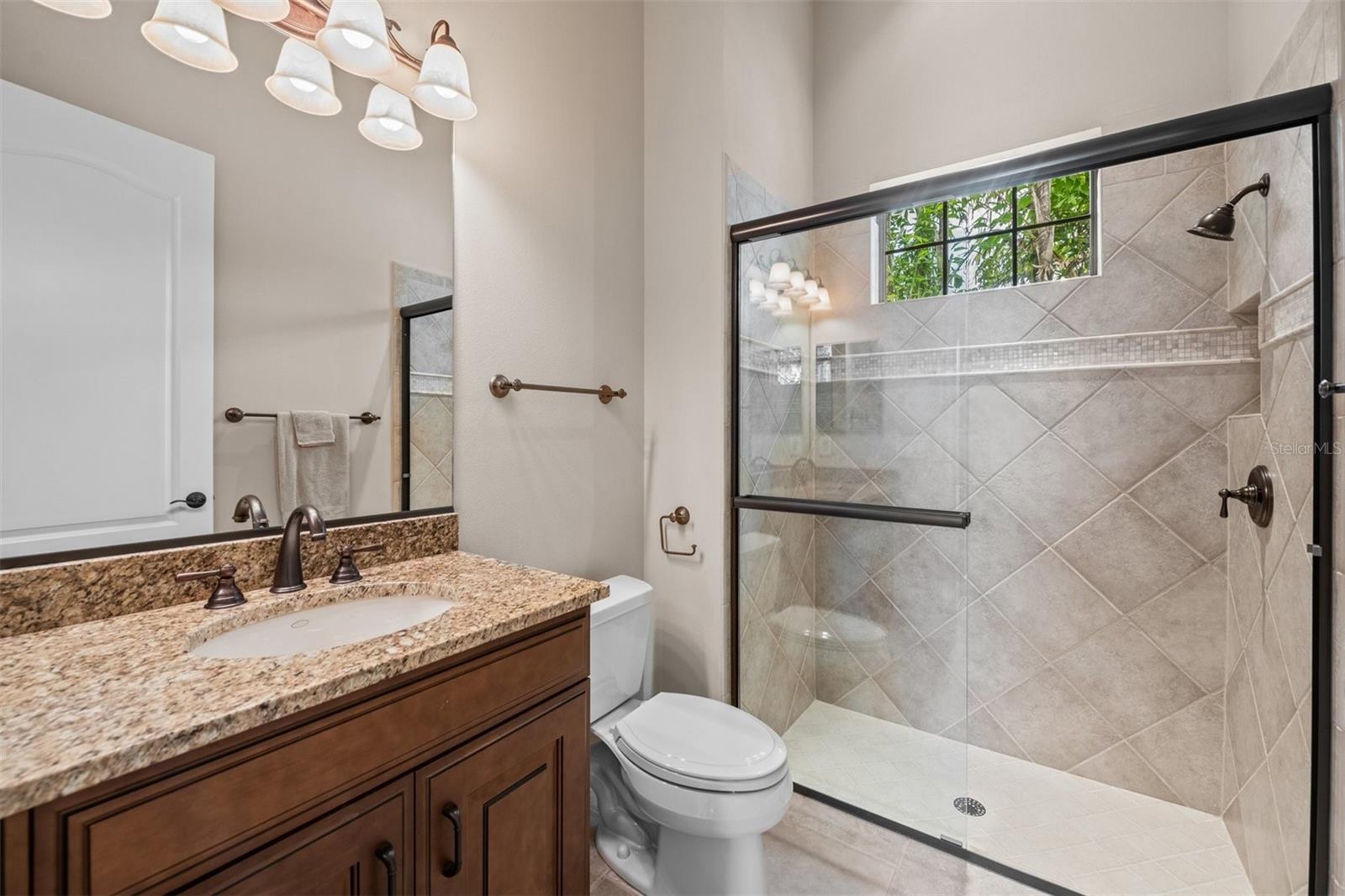 FOUNDERS CLUB - Residential