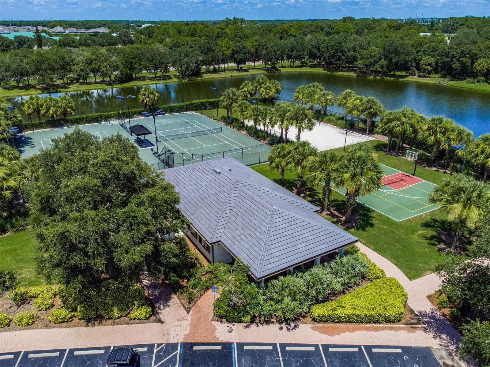 FOUNDERS CLUB - Residential