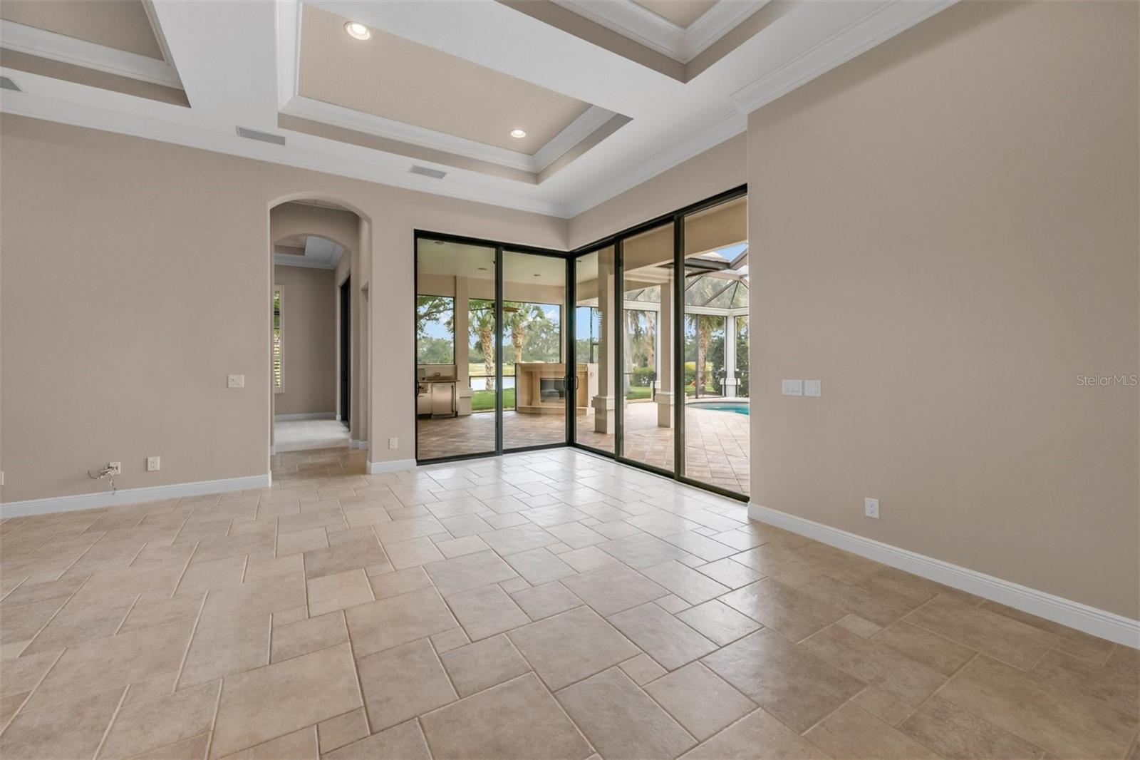 FOUNDERS CLUB - Residential