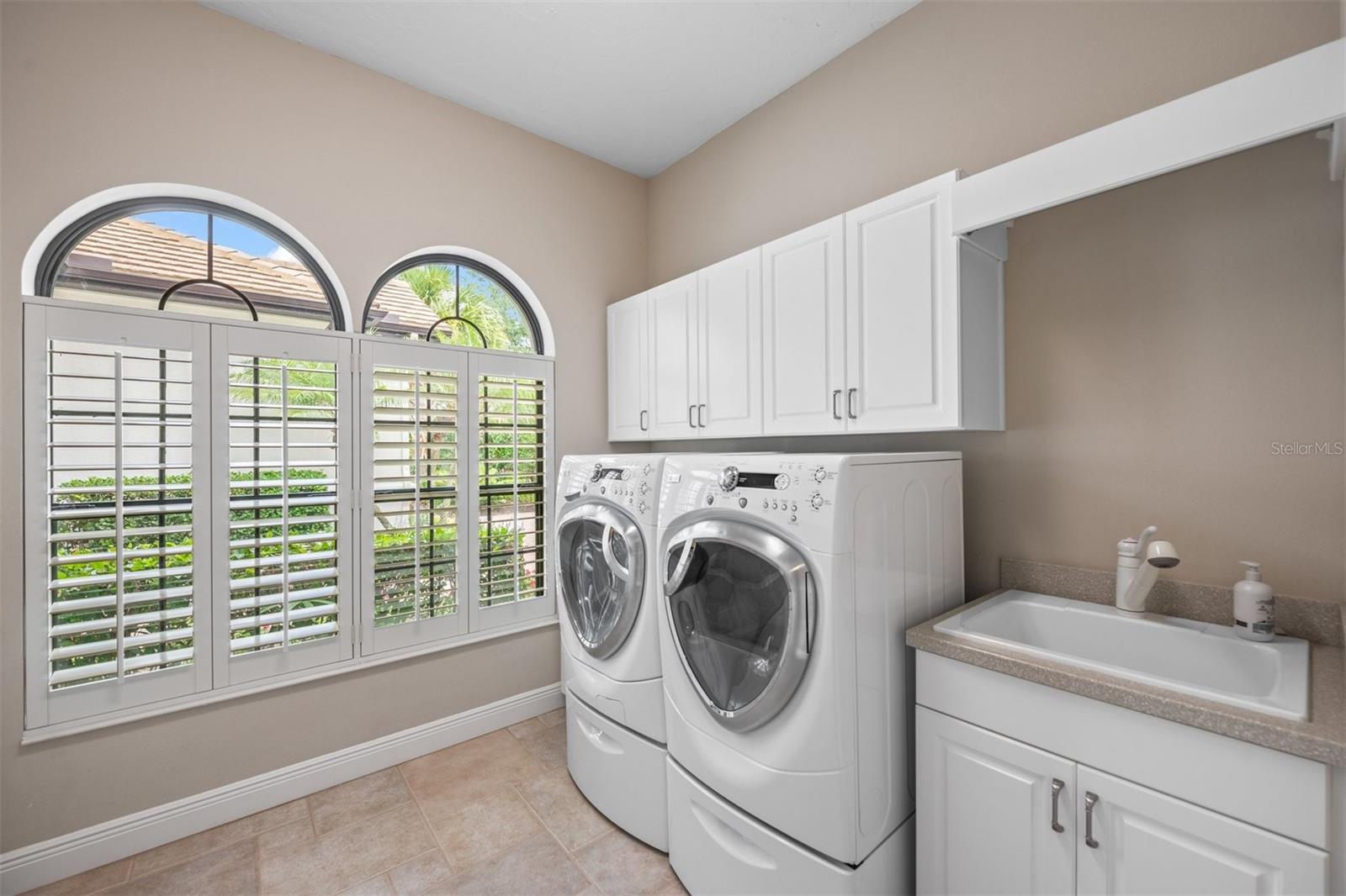 FOUNDERS CLUB - Residential