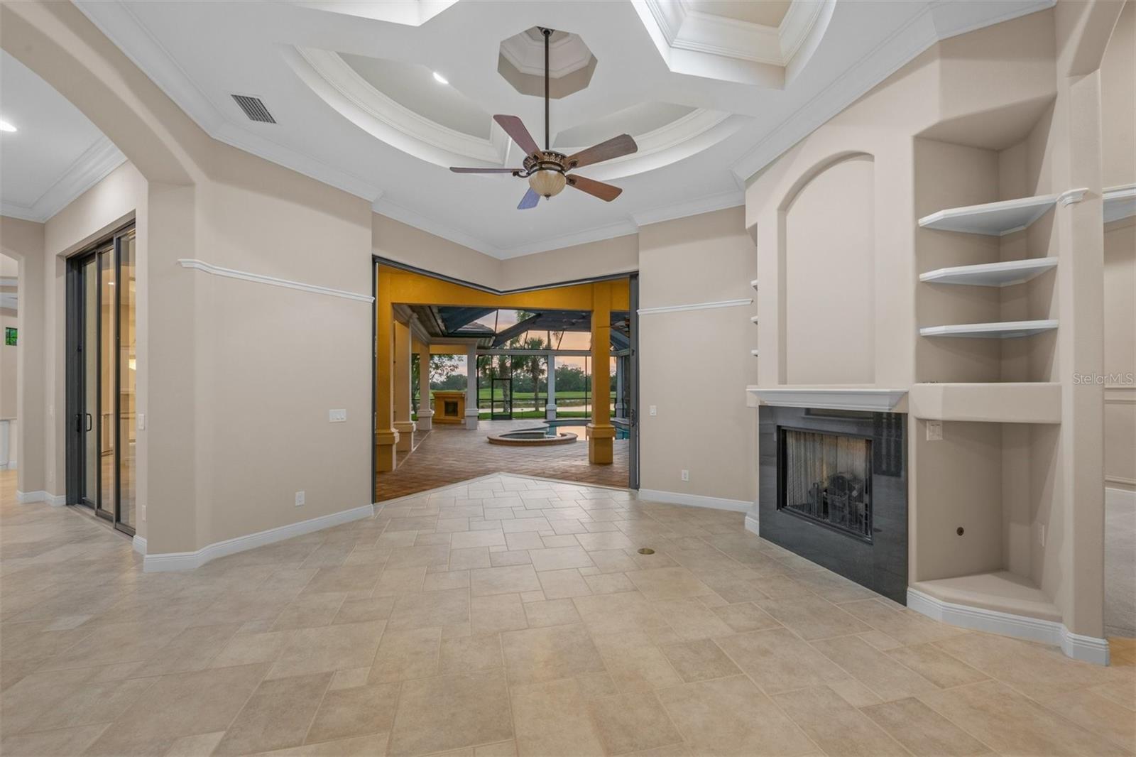 FOUNDERS CLUB - Residential