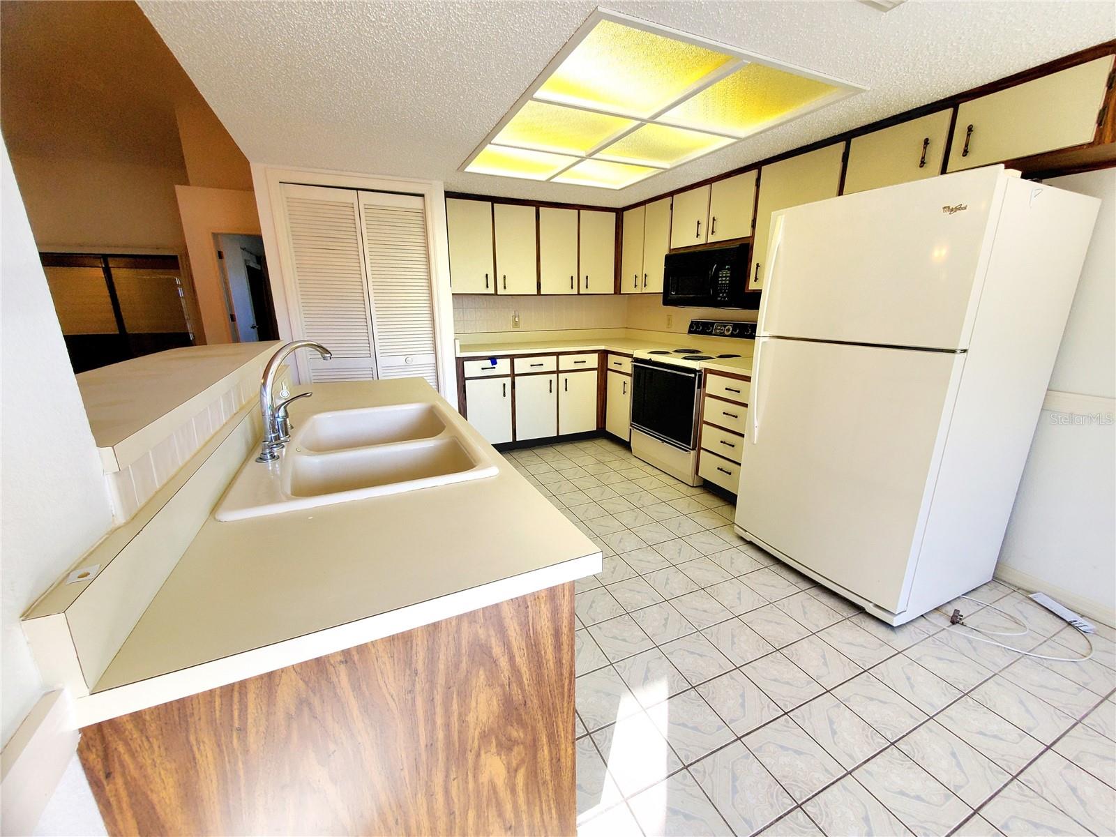 VILLAS OF LAKE ARBOR - Residential