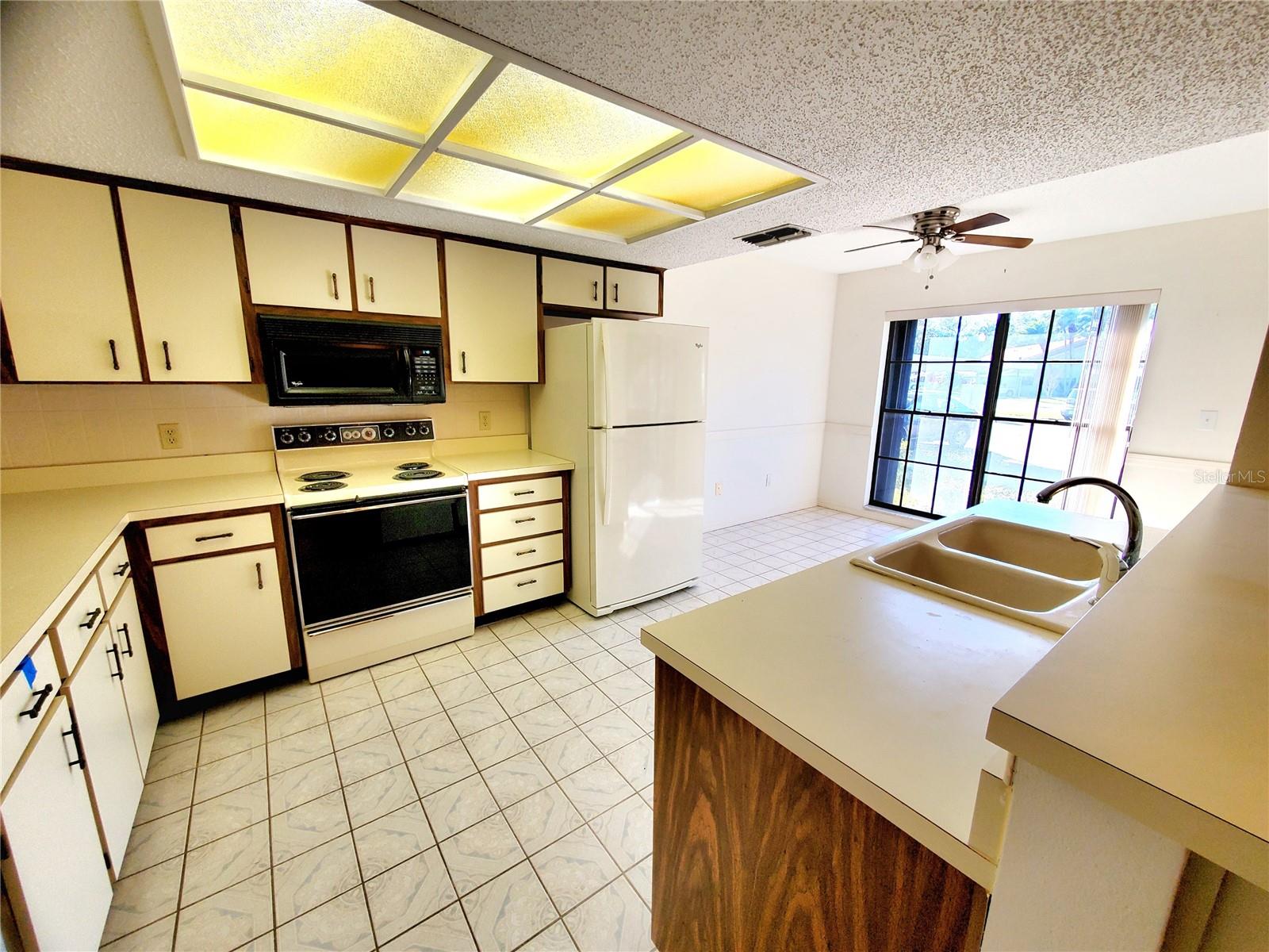 VILLAS OF LAKE ARBOR - Residential