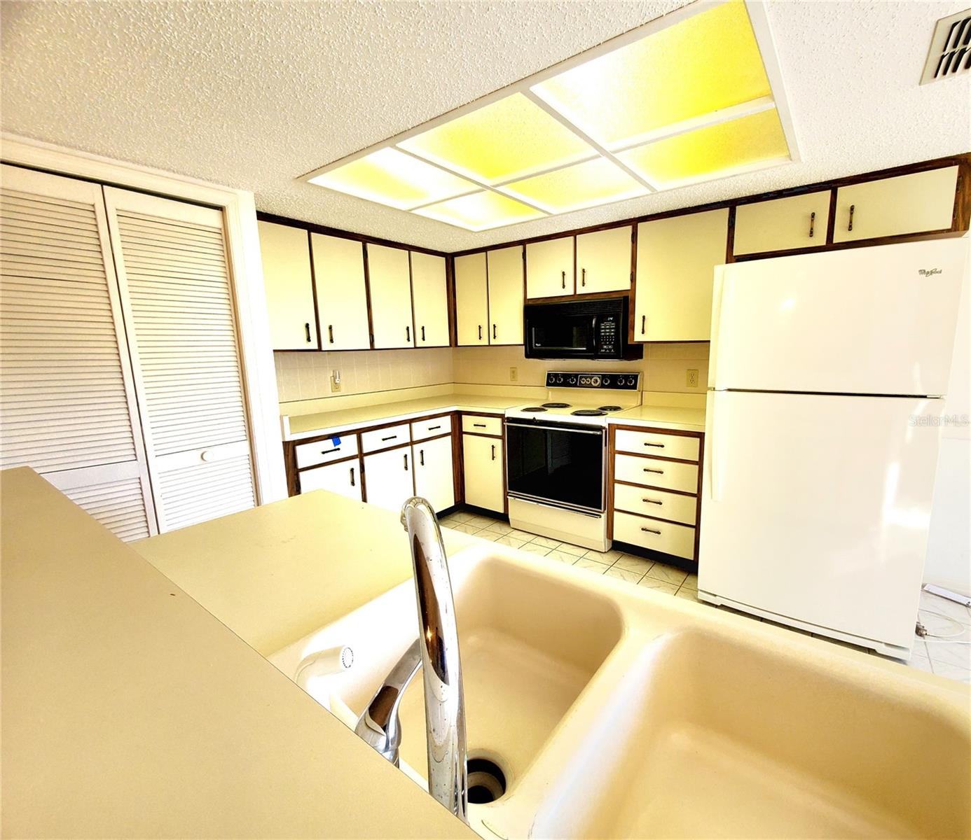 VILLAS OF LAKE ARBOR - Residential