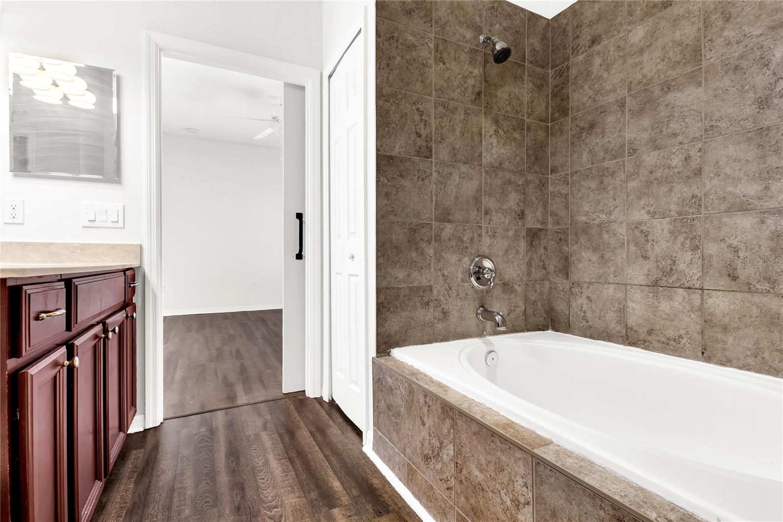 SUMMERPORT - Residential