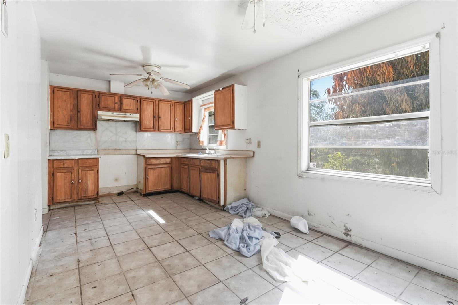 CANDLELIGHT OAKS - Residential