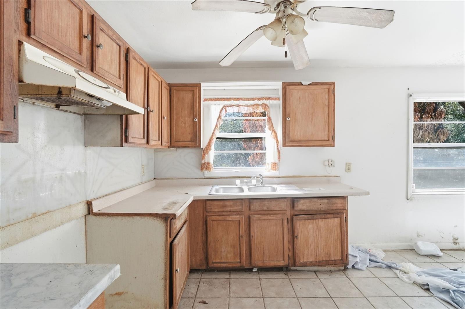 CANDLELIGHT OAKS - Residential