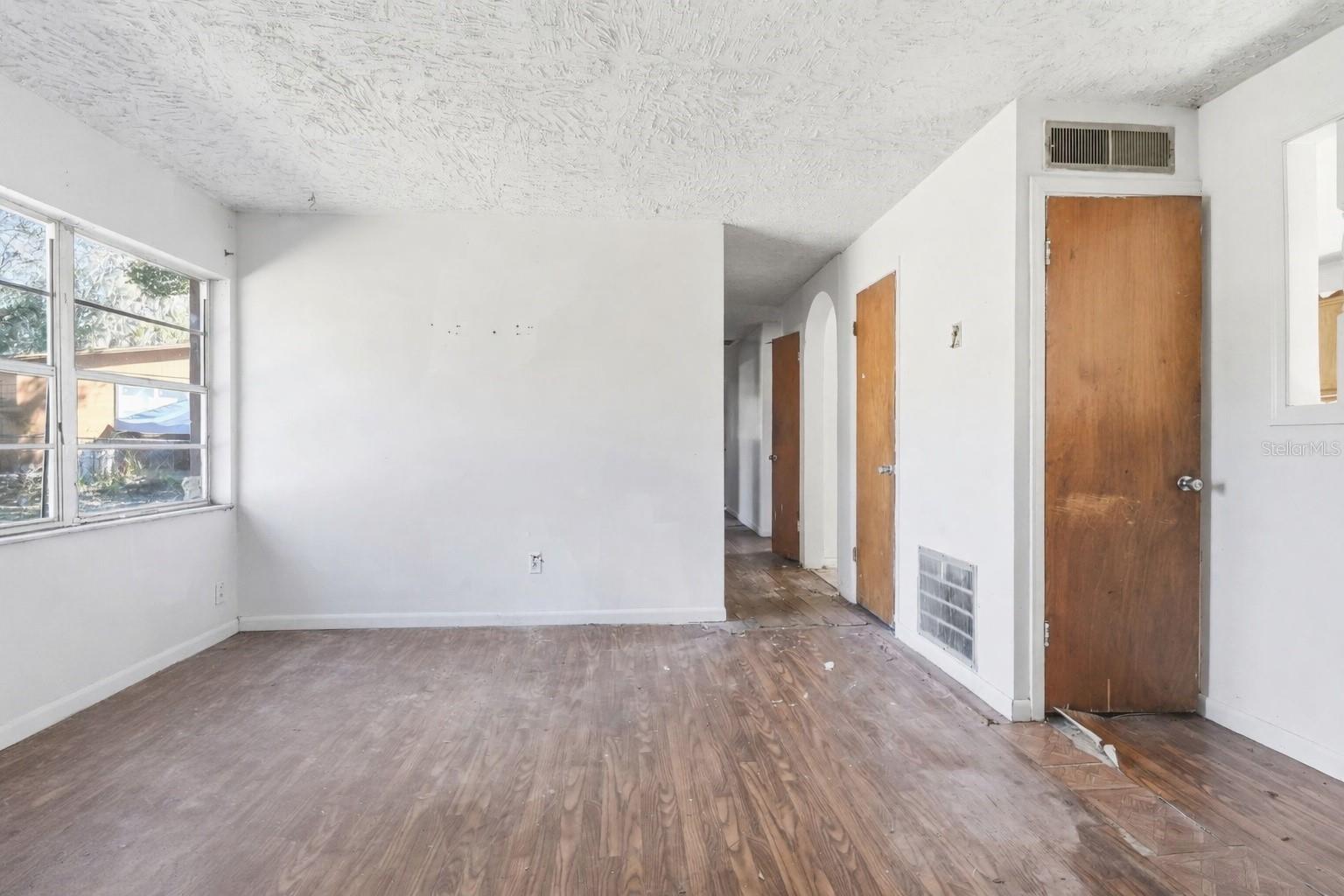 CANDLELIGHT OAKS - Residential