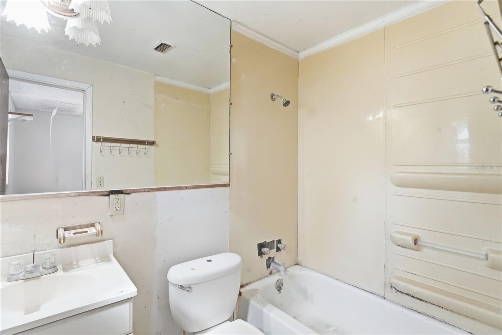 CANDLELIGHT OAKS - Residential