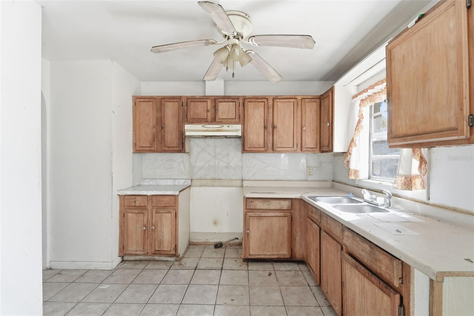 CANDLELIGHT OAKS - Residential