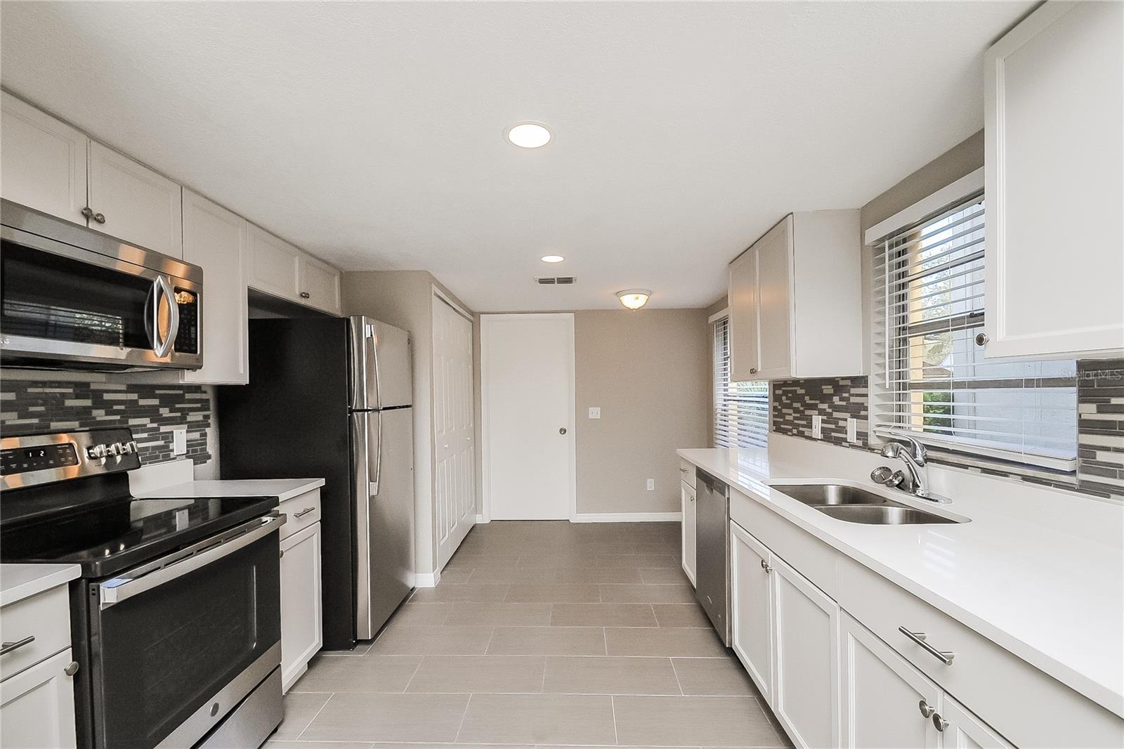 LAKEVIEW VILLAGE SEC - Residential Lease