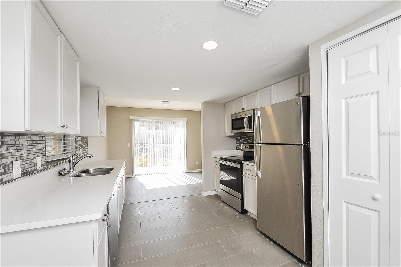 LAKEVIEW VILLAGE SEC - Residential Lease