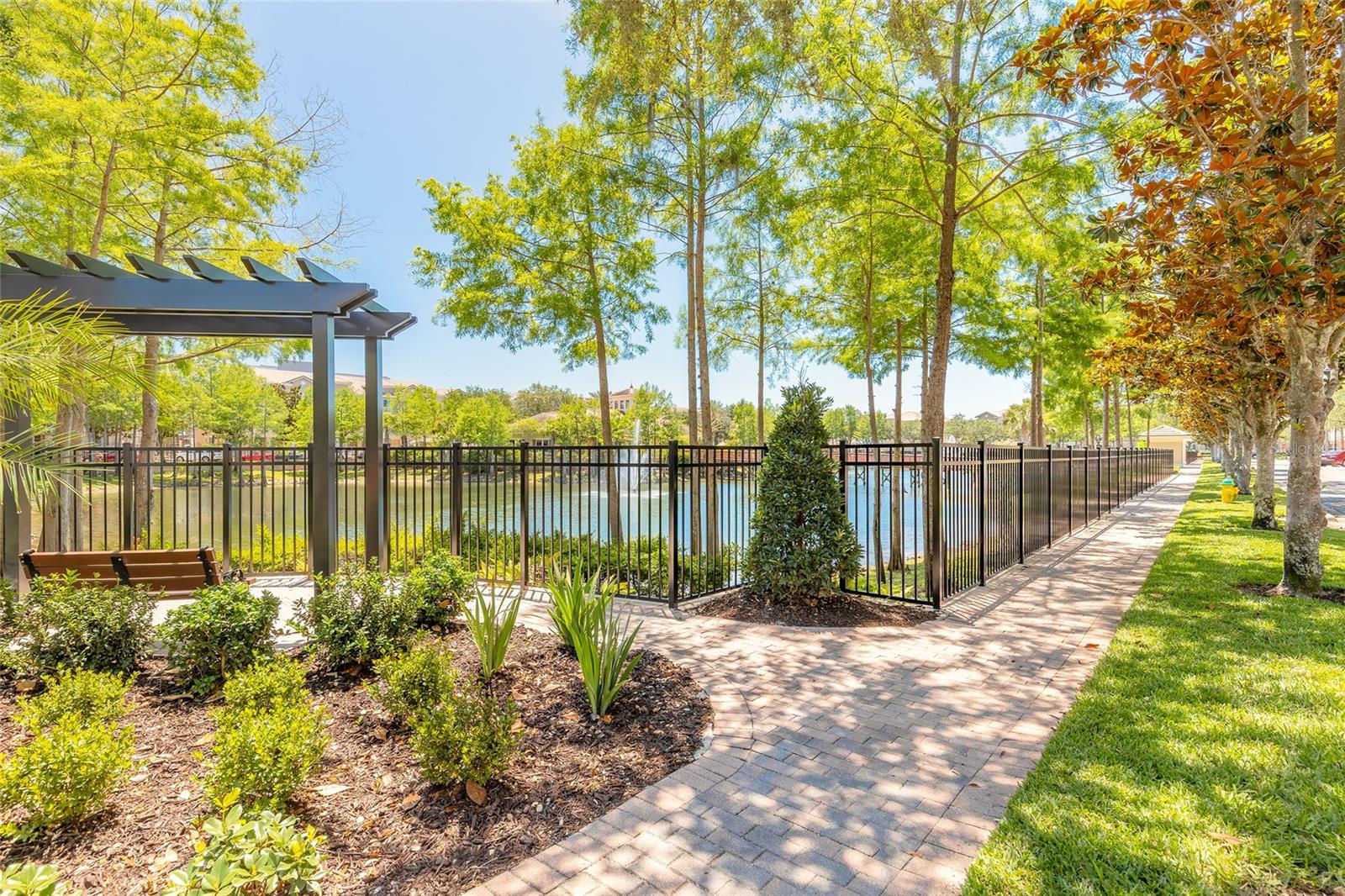 GRANDE OAKS AT HEATHROW - Residential