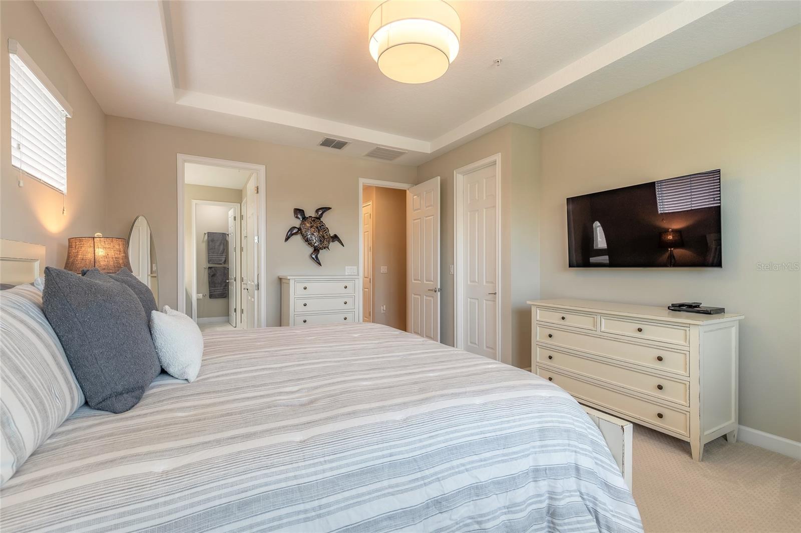 GRANDE OAKS AT HEATHROW - Residential