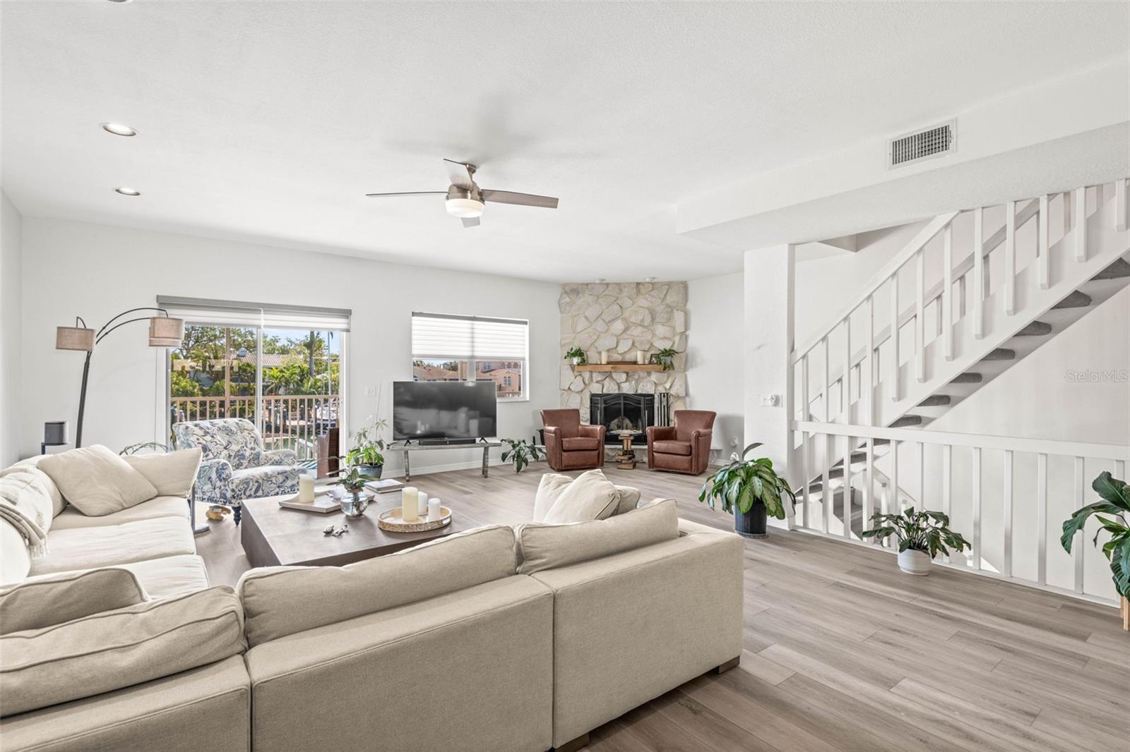 PELICAN ISLE TWNHMS - Residential Lease