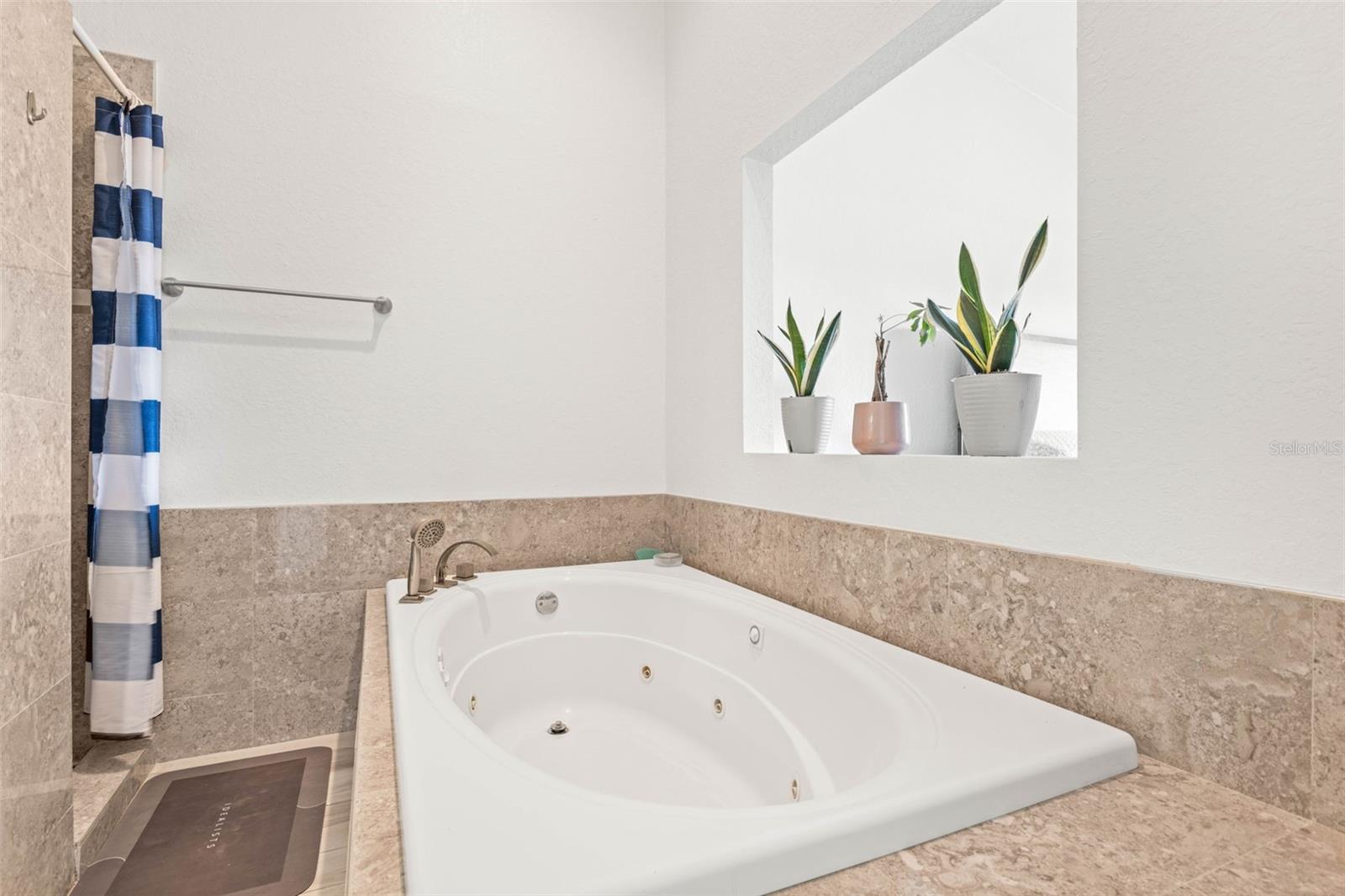 PELICAN ISLE TWNHMS - Residential Lease