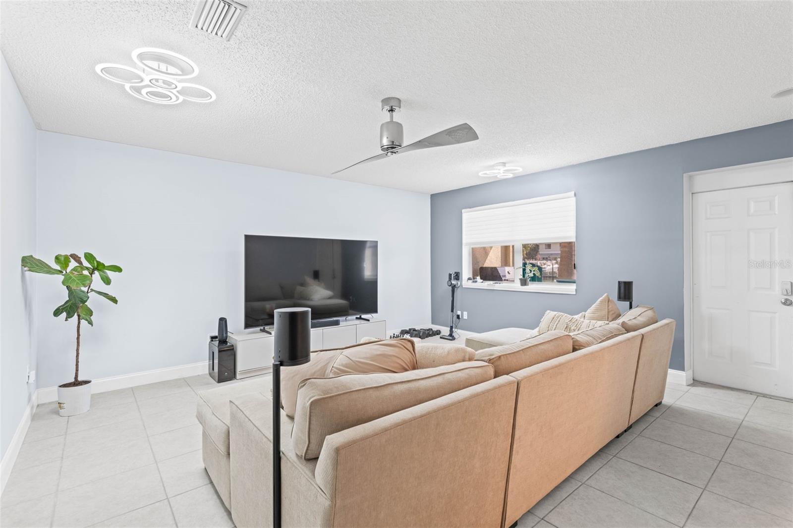 PELICAN ISLE TWNHMS - Residential Lease