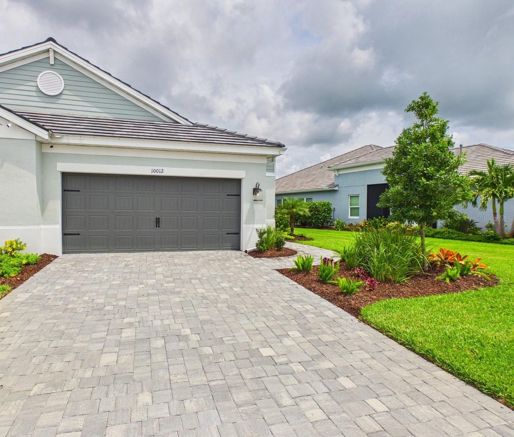 Photo of 10012 Lake Wales Circle, Sarasota, FL 34241 (MLS # A4701175)