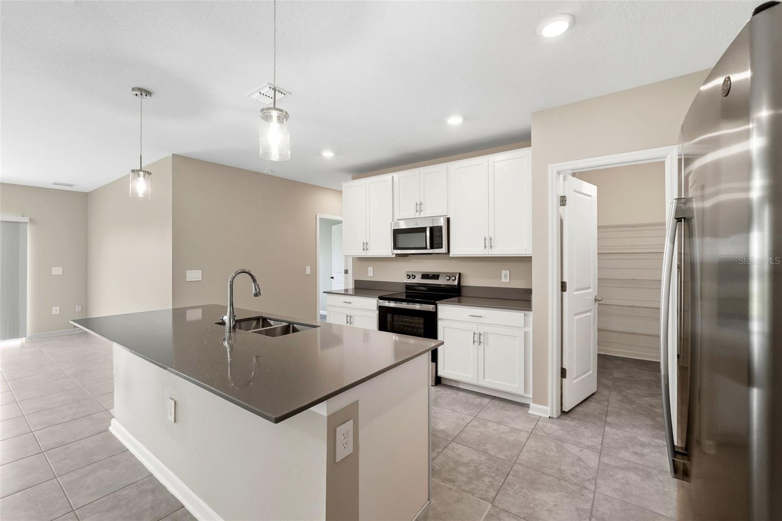 ASTONIA 40S - Residential