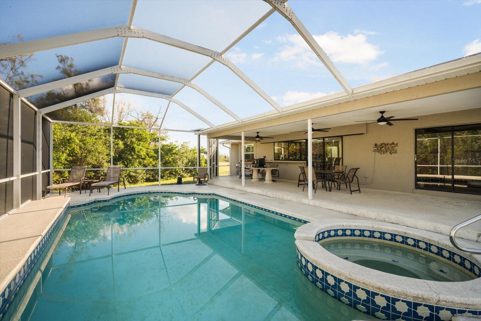 925 EAGLE LANE