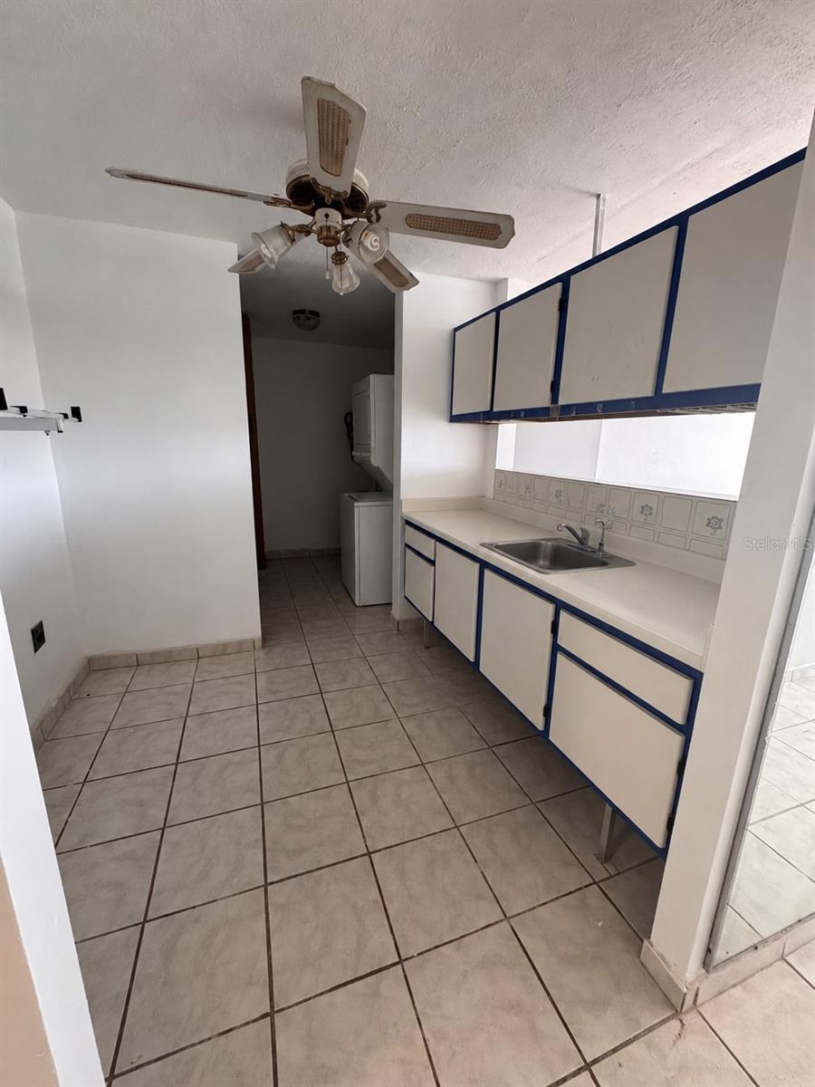 181 KM 1.2 CONDO. TORRES DE ANDALUCIA 709